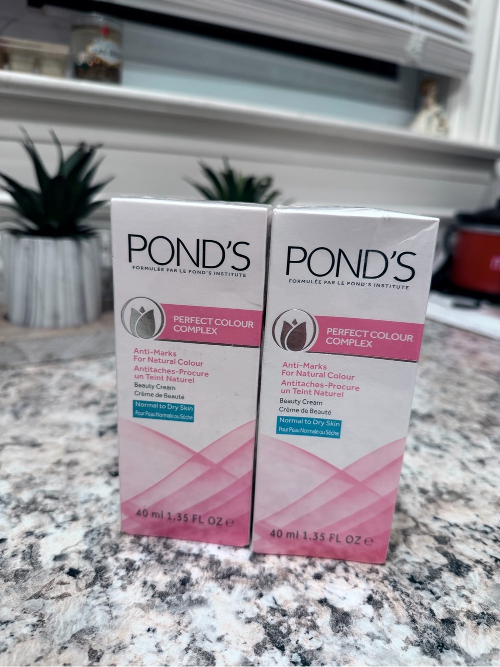 POND'S Perfect Colour Complex Anti-Marks Eye Cream — Pink
